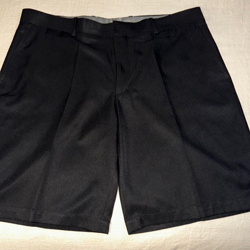 Men’s golf shorts